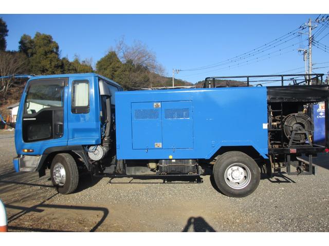 2004 Isuzu Forward – thumbnail 3