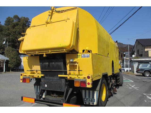 2004 Isuzu Forward – thumbnail 4