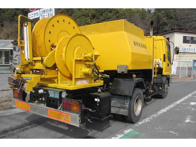 2005 Isuzu Forward – thumbnail 3