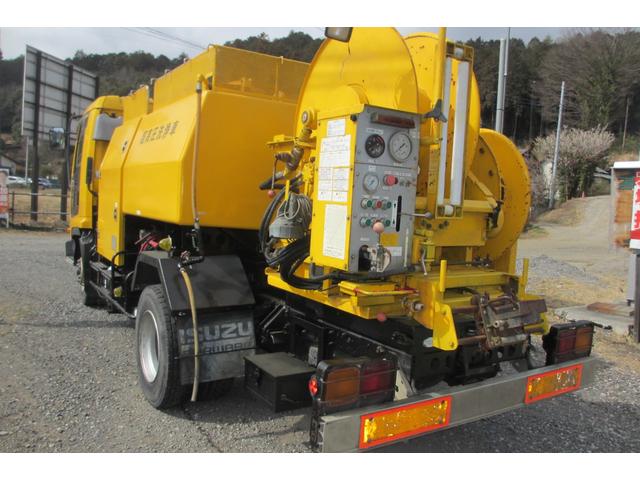 2005 Isuzu Forward – thumbnail 4