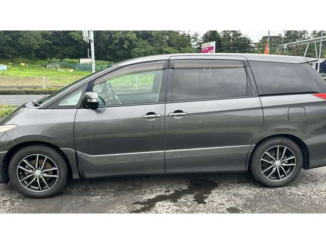 2011 Toyota Estima – thumbnail 4