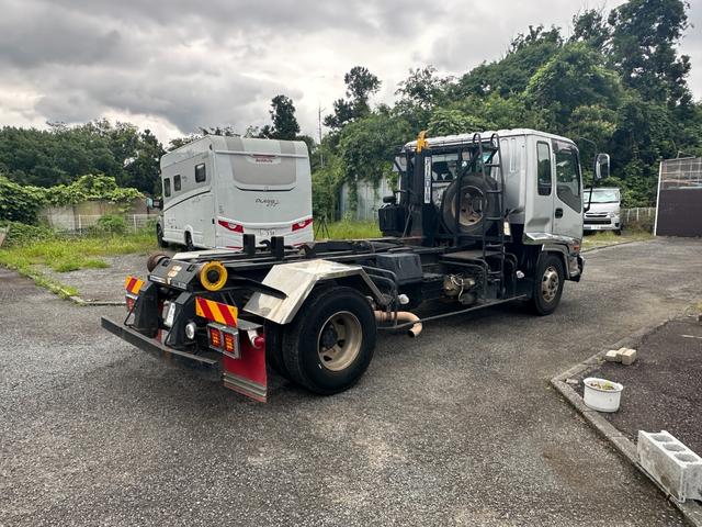 2004 Isuzu Forward – thumbnail 4