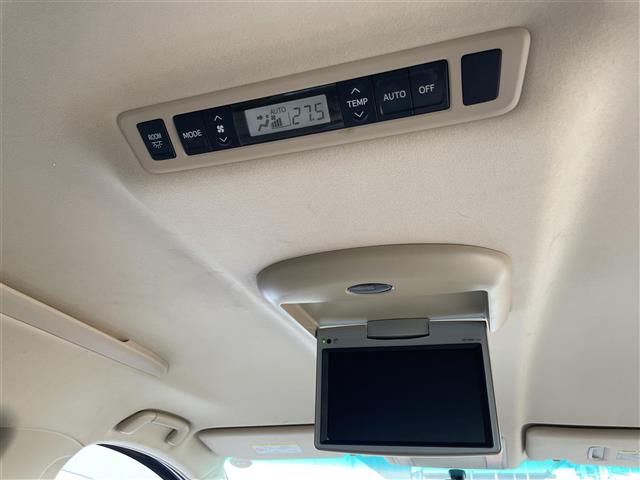 2010 Toyota Alphard – thumbnail 3