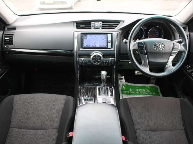 2011 Toyota Mark X – thumbnail 4