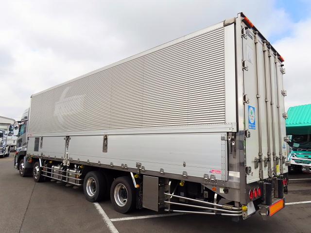 2011 UD Trucks Quon – thumbnail 4