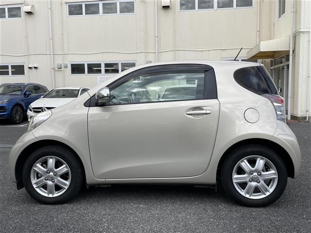 2009 Toyota iQ – thumbnail 4
