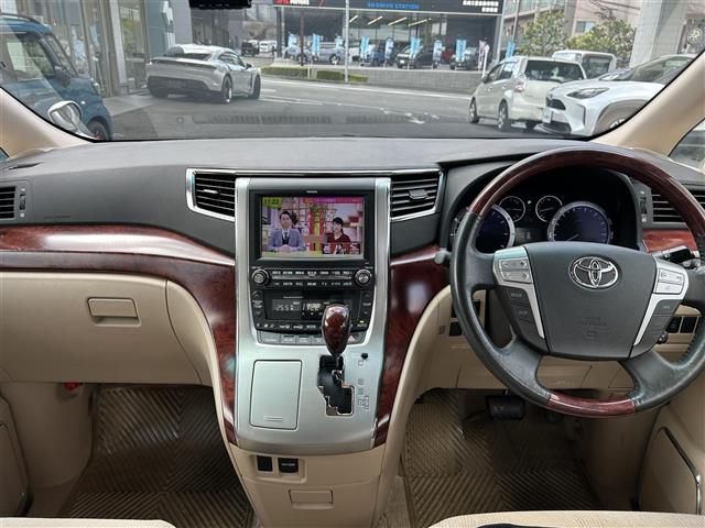 2009 Toyota Alphard – thumbnail 3