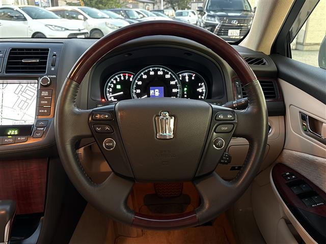 2008 Toyota Crown Royal – thumbnail 3