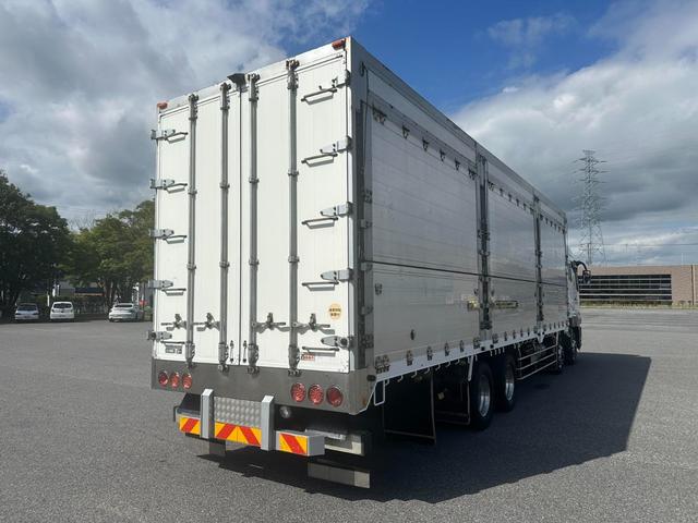 2011 Mitsubishi Fuso Super Great – thumbnail 2