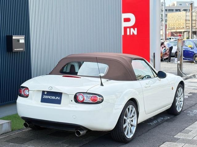 2005 Mazda Roadster – thumbnail 2