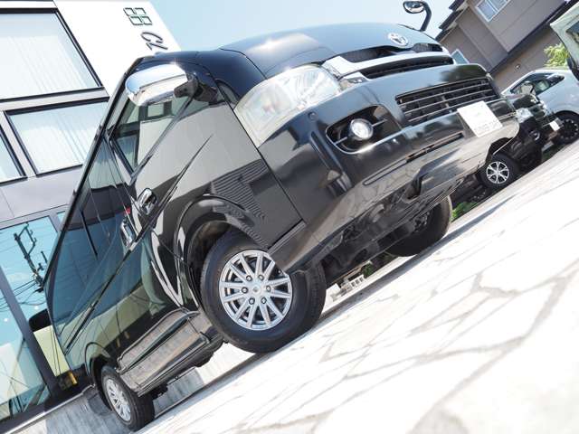 2009 Toyota Regius Ace – thumbnail 3