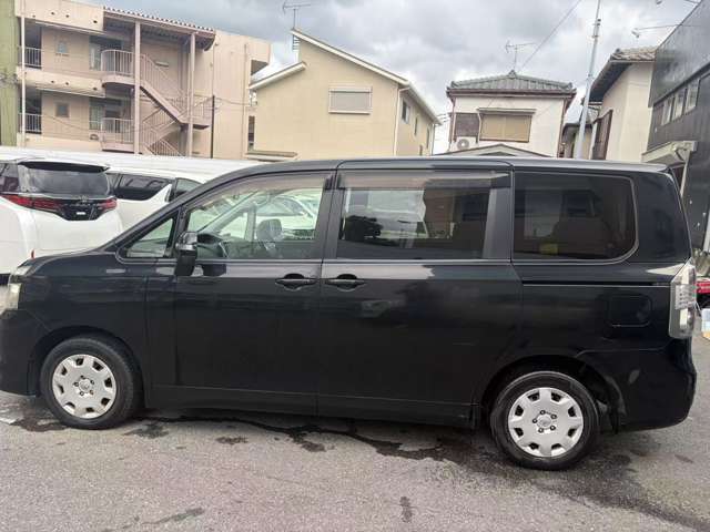 2009 Toyota Voxy – thumbnail 4