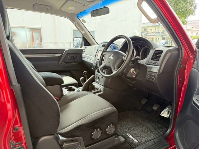 2009 Mitsubishi Pajero – thumbnail 3