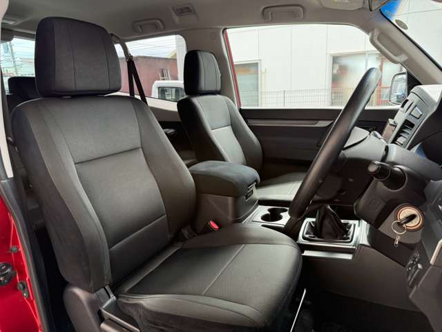 2009 Mitsubishi Pajero – thumbnail 4