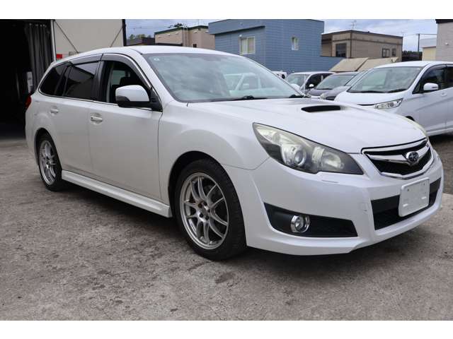 2011 Subaru Legacy Touring Wagon – thumbnail 3