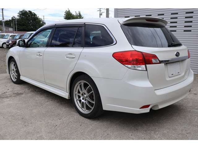 2011 Subaru Legacy Touring Wagon – thumbnail 4