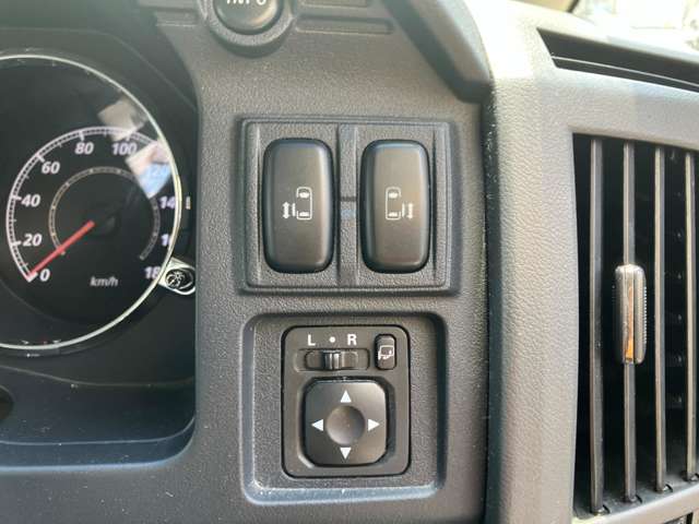 2011 Mitsubishi Delica D:5 – thumbnail 2