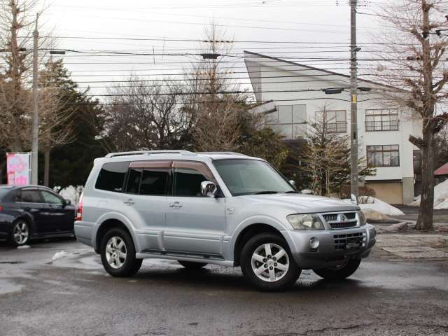 2005 Mitsubishi Pajero – thumbnail 3