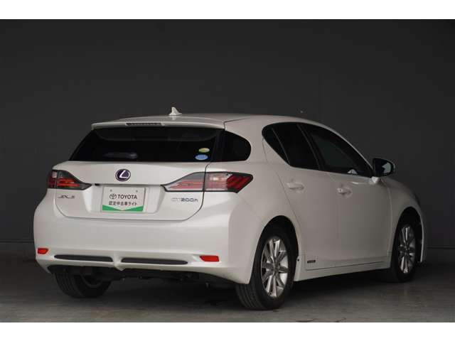 2011 Lexus CT – thumbnail 2