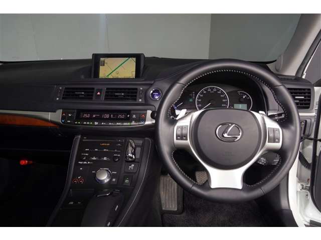 2011 Lexus CT – thumbnail 3