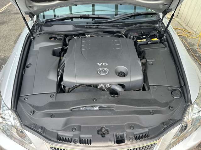 2005 Lexus IS – thumbnail 3