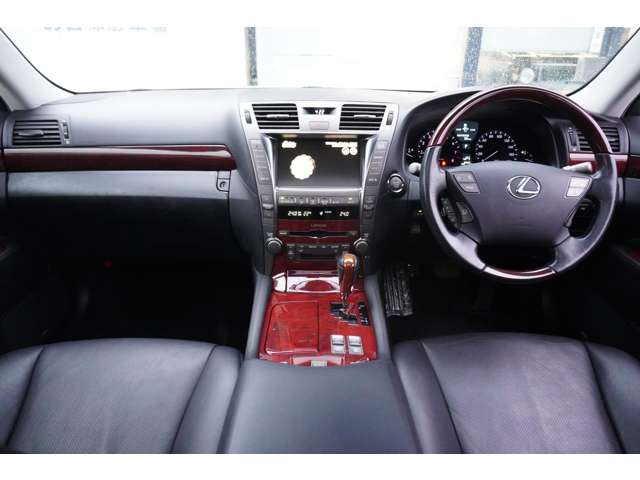 2009 Lexus LS – thumbnail 2