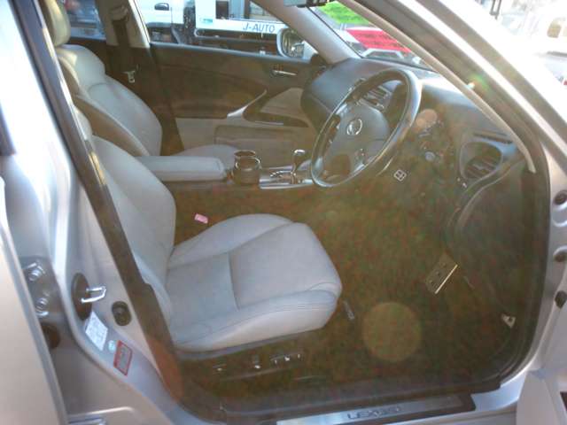2006 Lexus IS – thumbnail 4