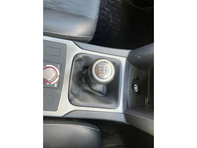 2010 Subaru Legacy Touring Wagon – thumbnail 2