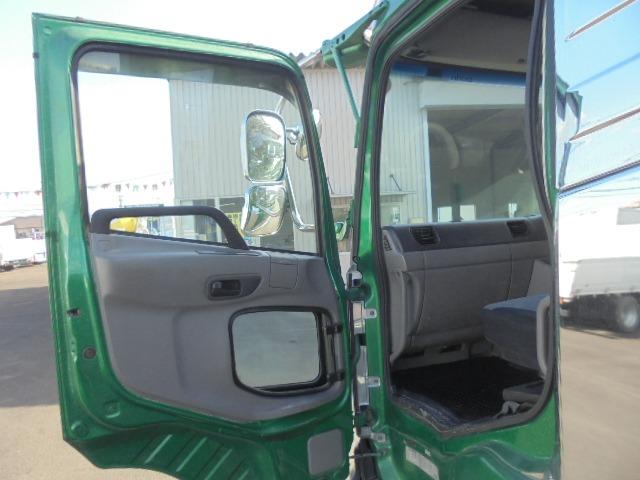 2011 UD Trucks Quon – thumbnail 4