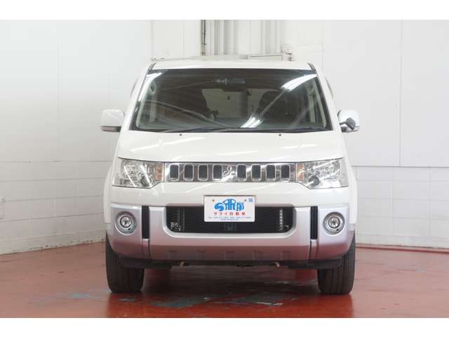 2011 Mitsubishi Delica D:5 – thumbnail 2