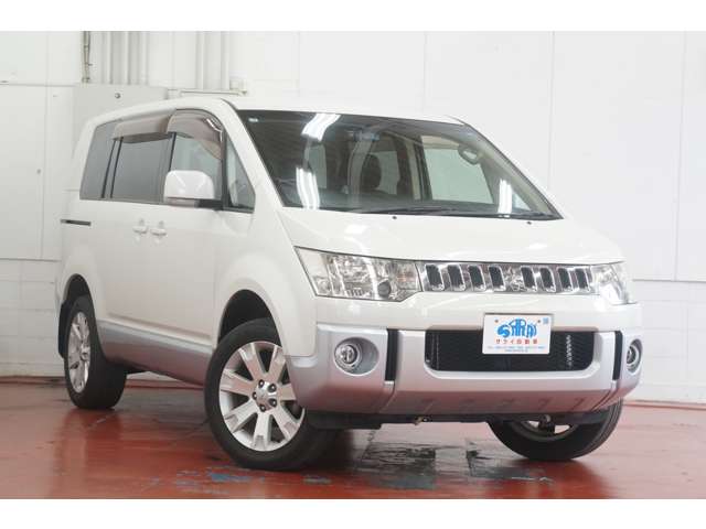 2011 Mitsubishi Delica D:5 – thumbnail 3