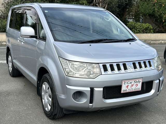 2011 Mitsubishi Delica D:5 – thumbnail 2