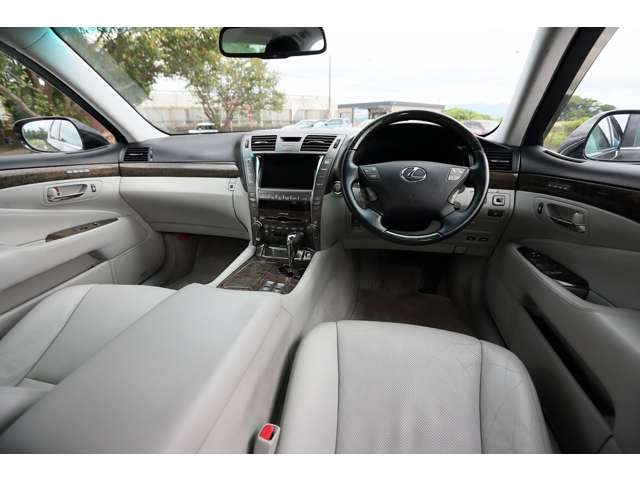 2008 Lexus LS – thumbnail 3