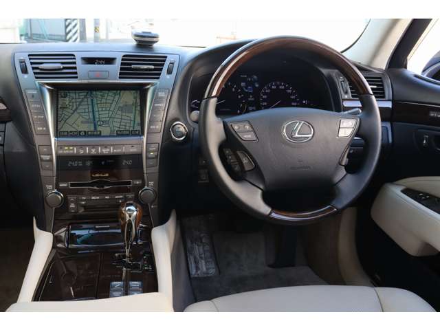2008 Lexus LS Hybrid – thumbnail 4