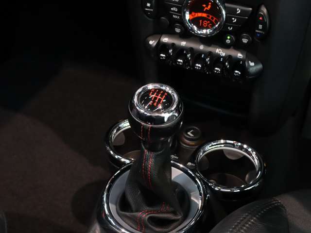 2011 MINI Mni Convertible – thumbnail 2