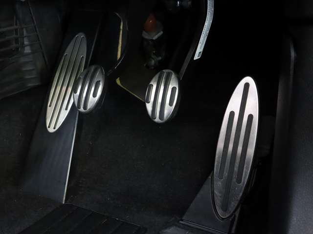 2011 MINI Mni Convertible – thumbnail 3