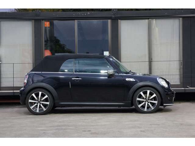 2010 MINI Mni Convertible – thumbnail 4