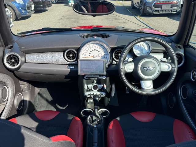 2010 MINI Mni Convertible – thumbnail 4