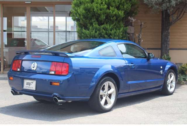 2009 Ford Mustang – thumbnail 2
