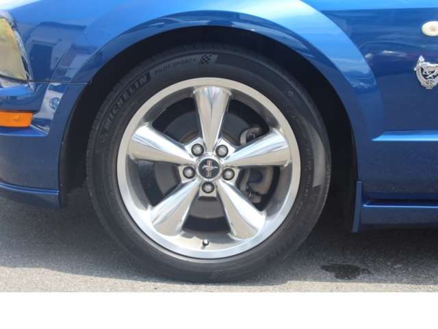2009 Ford Mustang – thumbnail 4