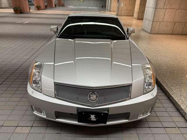 2008 Cadillac XLR – thumbnail 2
