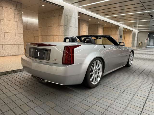 2008 Cadillac XLR – thumbnail 4