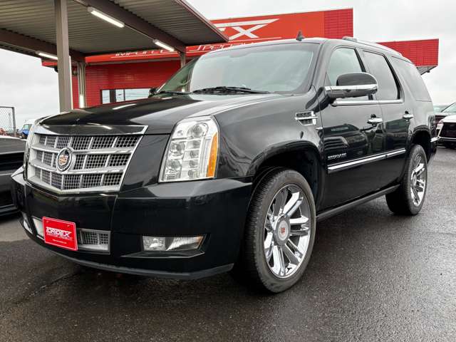 2011 Cadillac Escalade – thumbnail 4