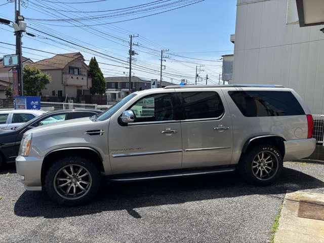 2009 Cadillac Escalade – thumbnail 4