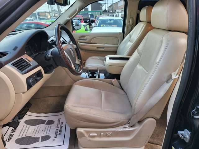 2010 Cadillac Escalade – thumbnail 4