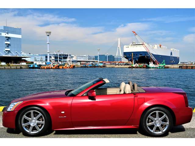 2004 Cadillac XLR – thumbnail 3