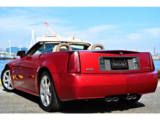 2004 Cadillac XLR – thumbnail 4