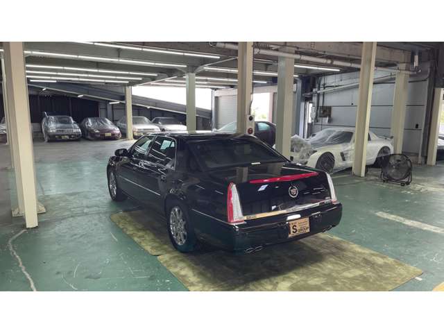 2007 Cadillac DTS – thumbnail 2