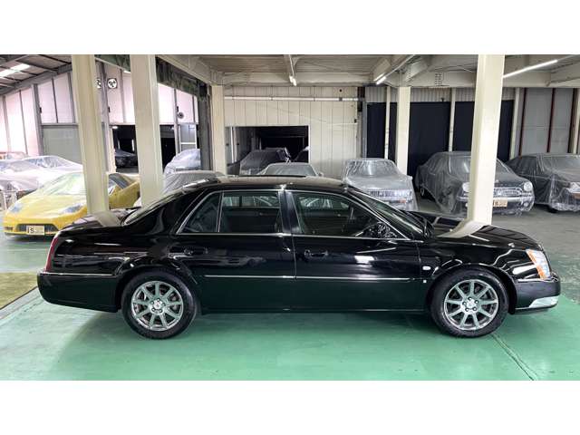 2007 Cadillac DTS – thumbnail 3
