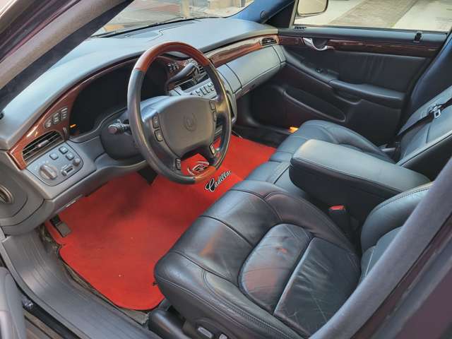 2001 Cadillac Deville1 – thumbnail 2